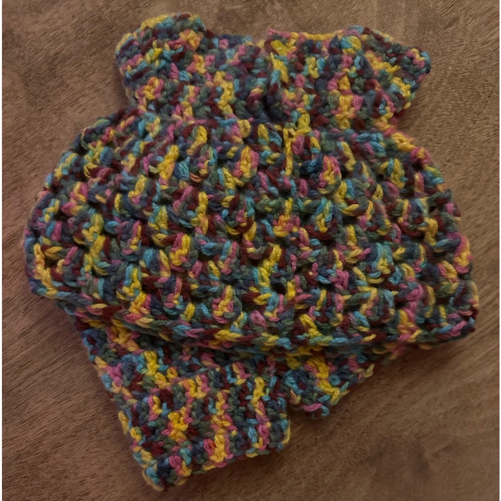 Hand knitted 2 piece baby set.